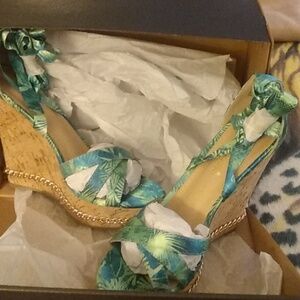 Beautiful wedge shoes, green with silver, ankle strap,size 8